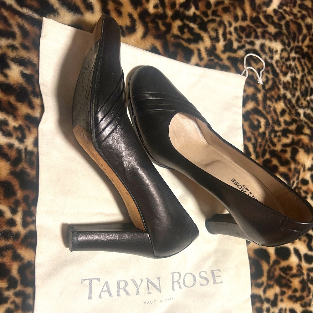 Taryn Rose Classic Black Leather Pump 3" heel size 37 1/2 (US 7)